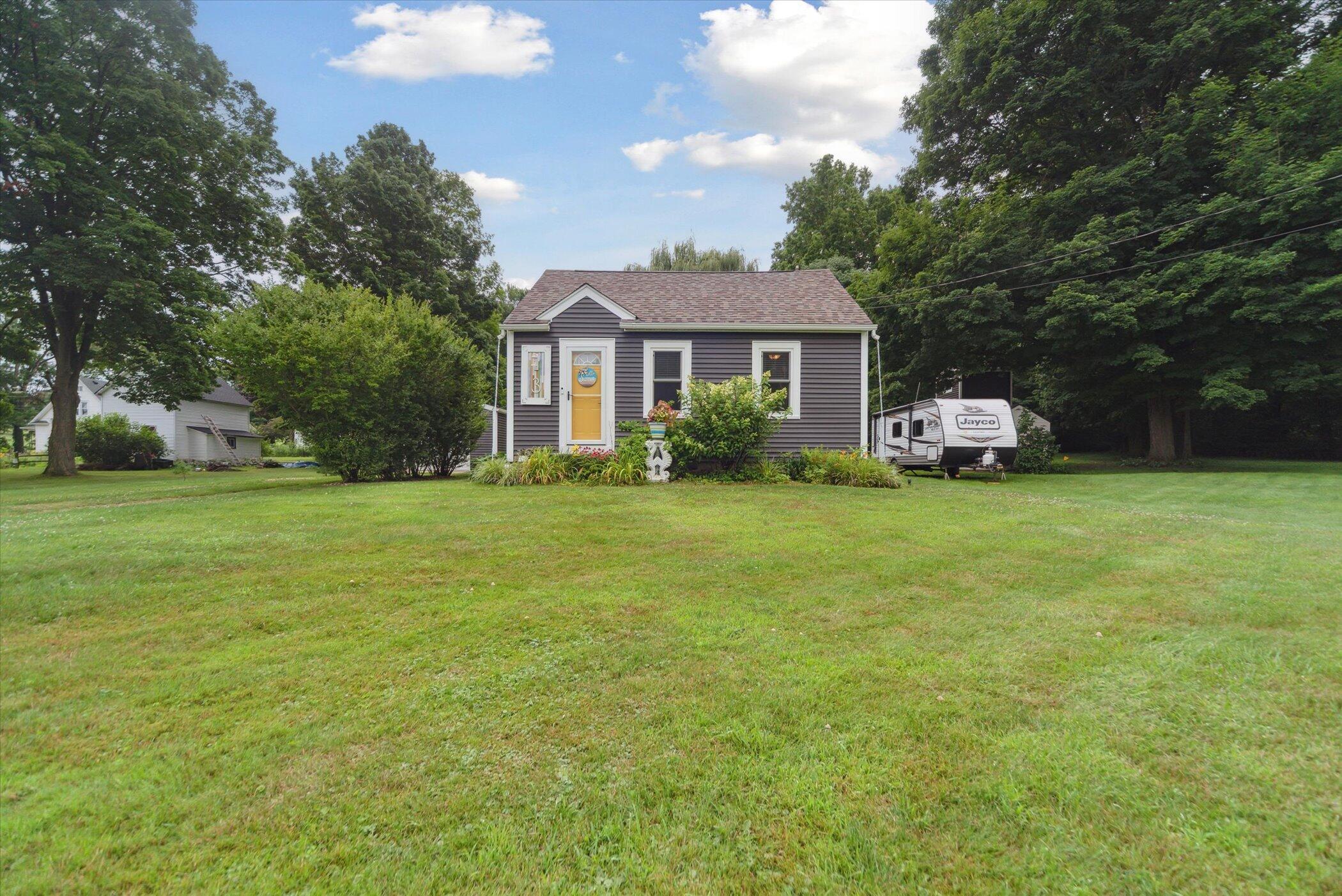 3 Riverside Parkway Battle Creek, MI 49015 - Photo 2 of 45 04-3-Riverside-Pkwy-Battle-Creek-MI-4901