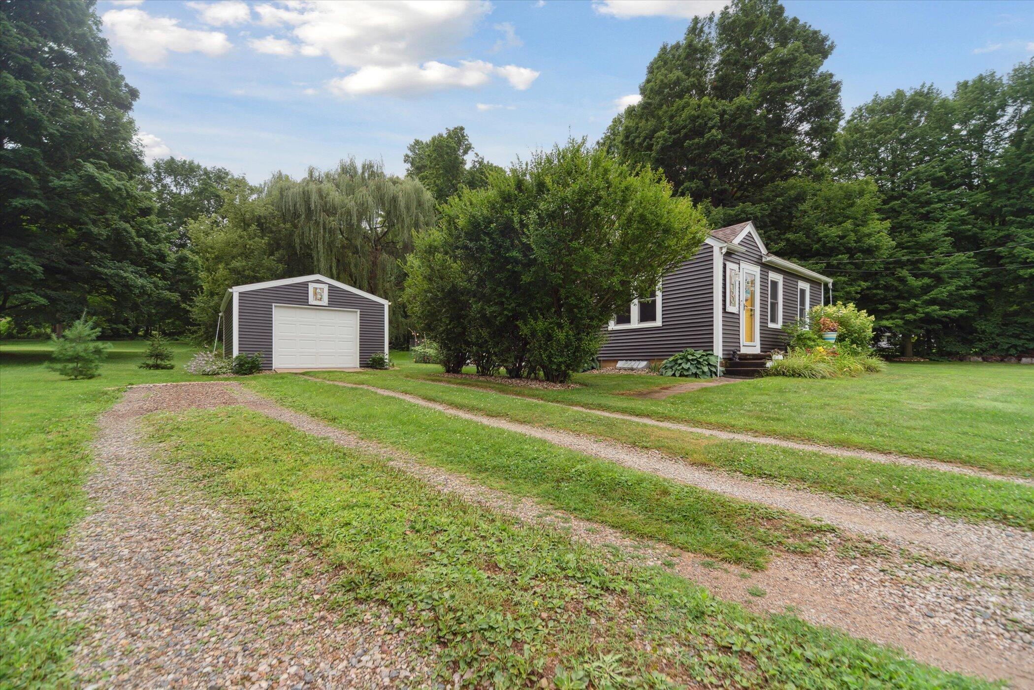 3 Riverside Parkway Battle Creek, MI 49015 - Photo 4 of 45 02-3-Riverside-Pkwy-Battle-Creek-MI-4901