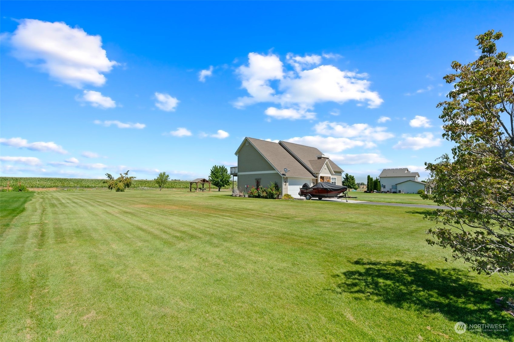 8184 2.4 Road Northeast Moses Lake, WA 98837 - Photo 2 of 35 Gallery Image 2