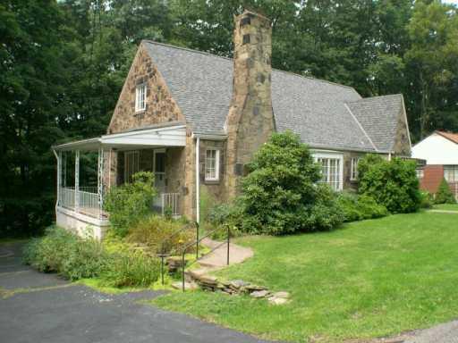 190 Spring Grove Road Penn Hills, PA 15235 - Photo 2 of 5 Gallery Image 2