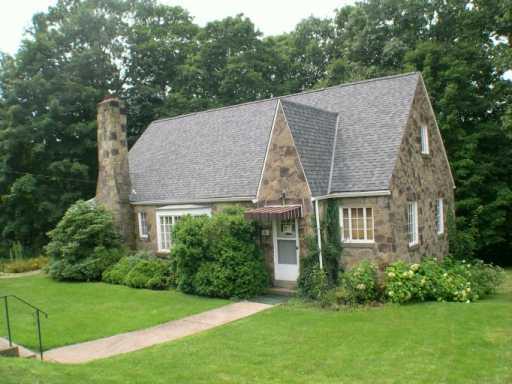 190 Spring Grove Road Penn Hills, PA 15235 - Photo 3 of 5 Gallery Image 3