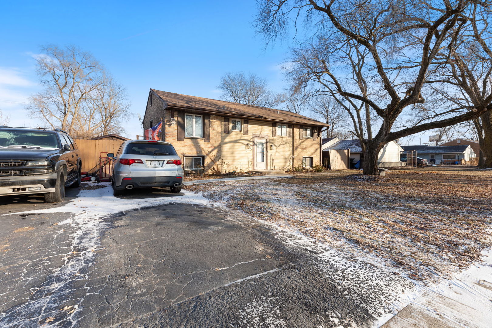 124 South Pinecrest Road Bolingbrook, IL 60440 - Photo 2 of 21