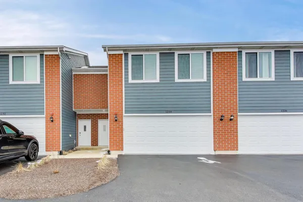 $2,600 | 1234 Gillespie Lane, Unit 1234, Yorkville, IL 60560