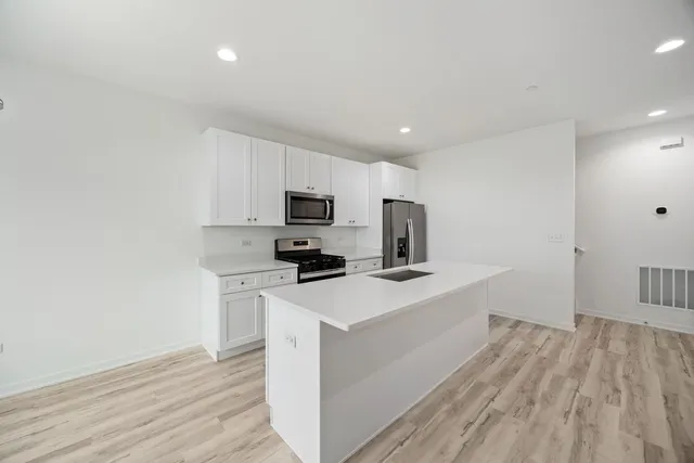 $2,750 | 1234 Gillespie Lane, Unit 1234, Yorkville, IL 60560