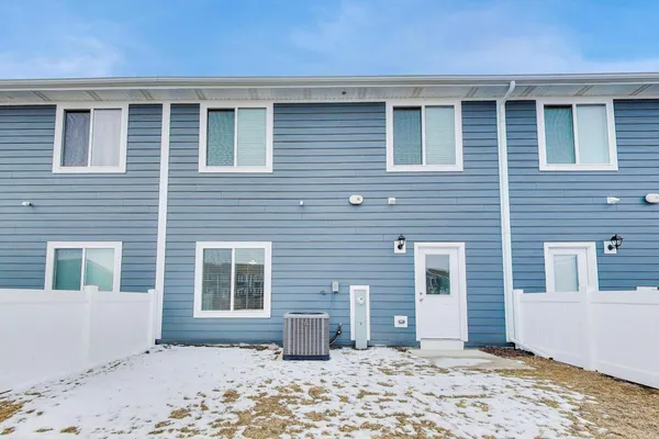 $2,600 | 1234 Gillespie Lane, Unit 1234, Yorkville, IL 60560