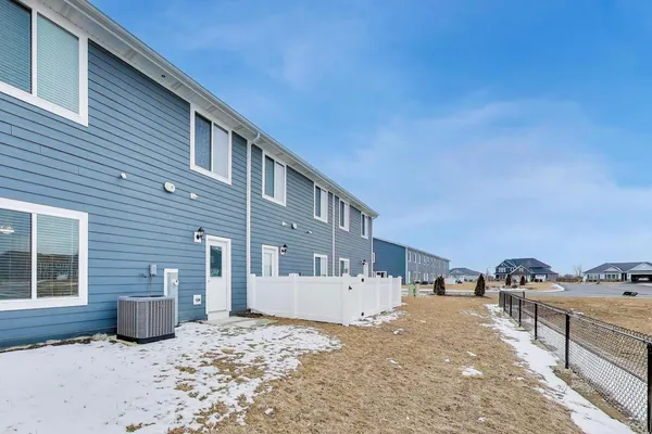 $2,600 | 1234 Gillespie Lane, Unit 1234, Yorkville, IL 60560