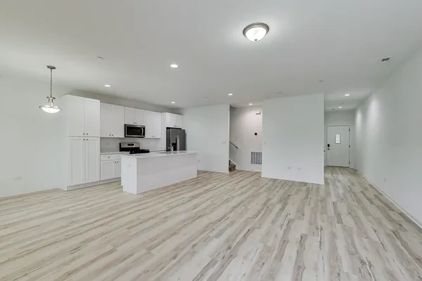 $2,600 | 1234 Gillespie Lane, Unit 1234, Yorkville, IL 60560