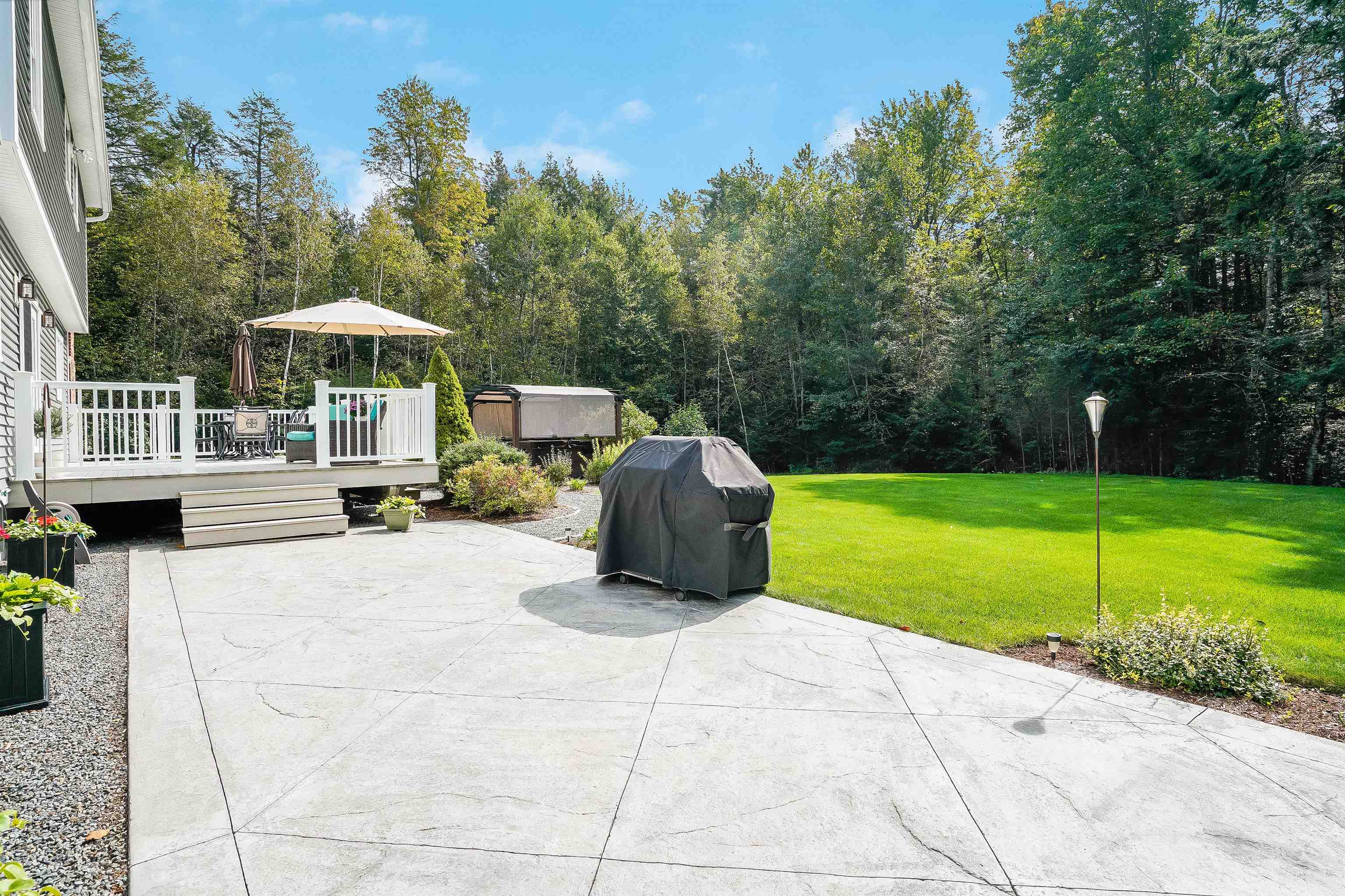 289 Meadow Fox Lane Chester, NH 03036 - Photo 23 of 35