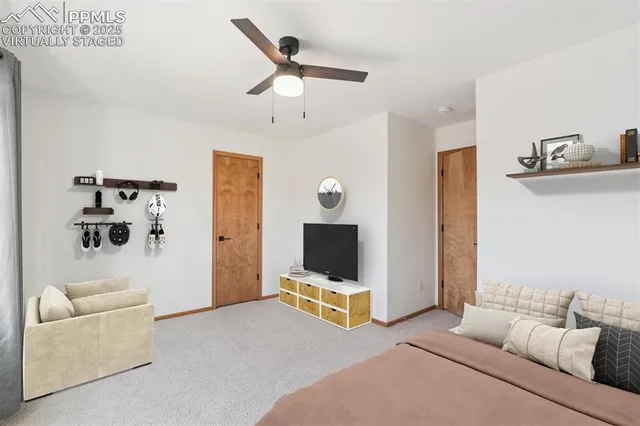 an empty room with closet and ceiling fan