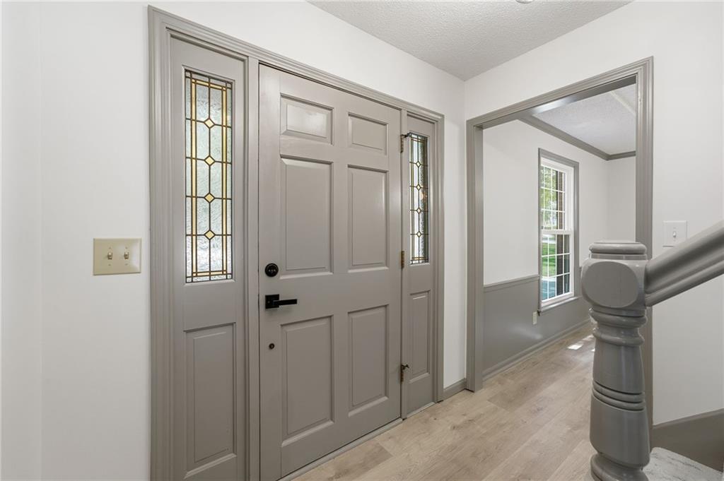 8009 Hallet Street Lenexa, KS 66215 - Photo 2 of 57