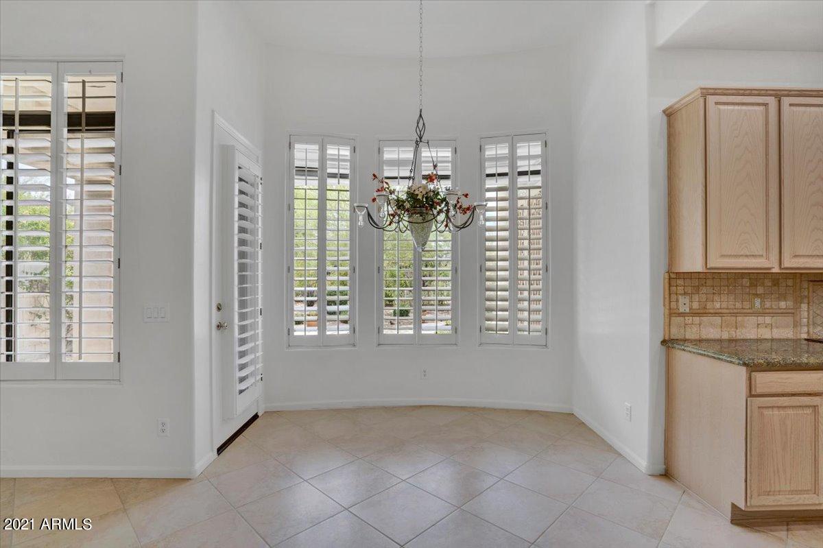 5223 East Hashknife Road Phoenix, AZ 85054 - Photo 11 of 26 11-Breakfast Area
