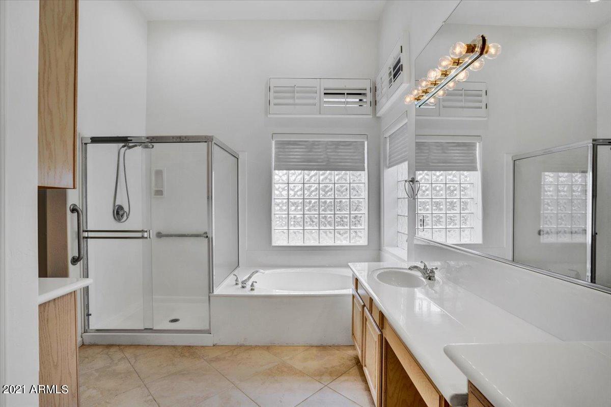 5223 East Hashknife Road Phoenix, AZ 85054 - Photo 20 of 26 20-Master Bath