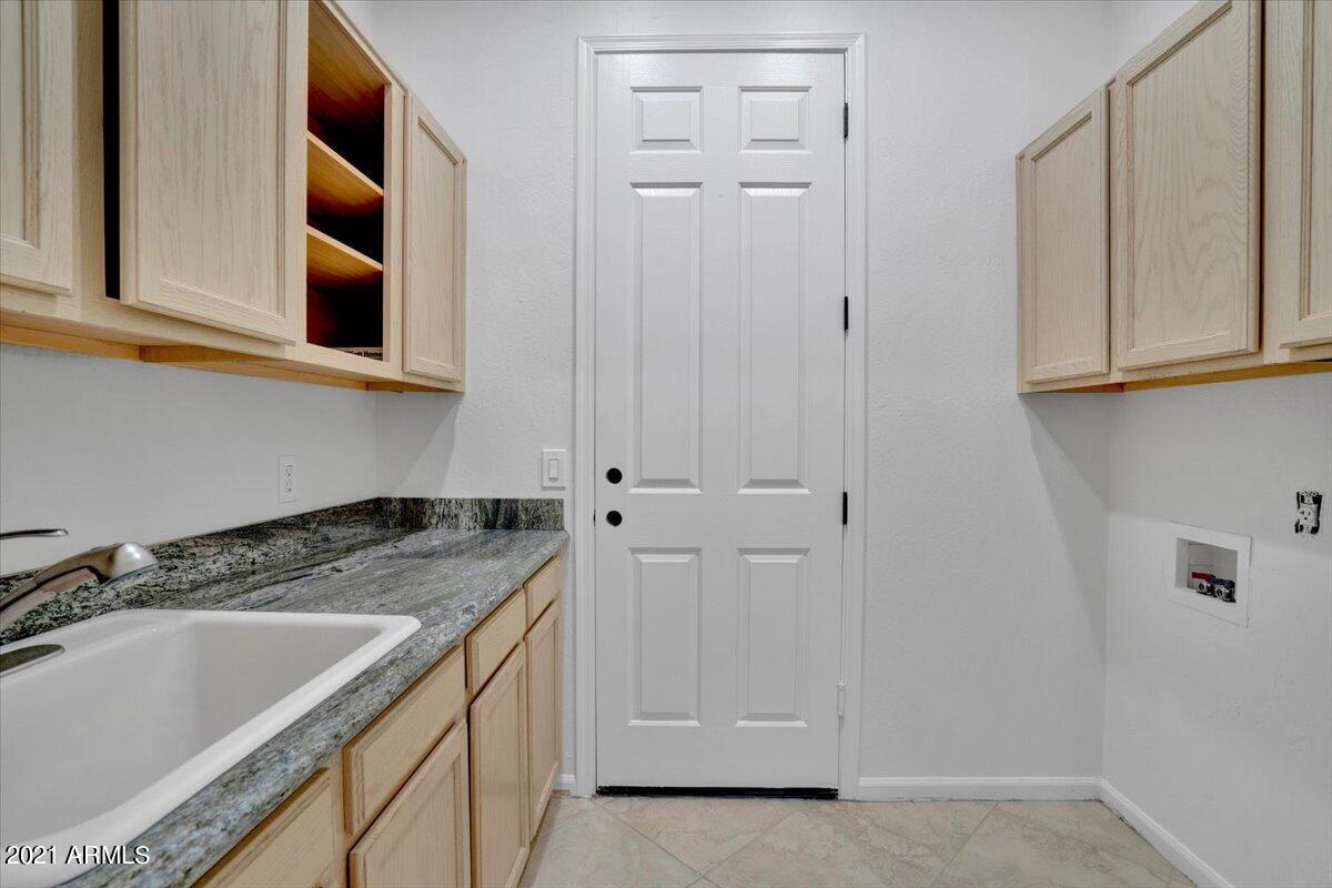 5223 East Hashknife Road Phoenix, AZ 85054 - Photo 26 of 26 27-Laundry