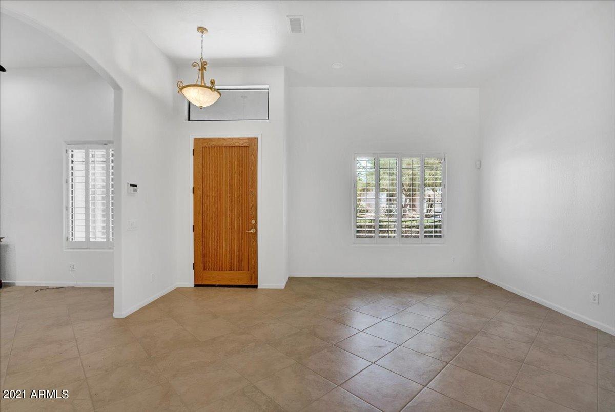 5223 East Hashknife Road Phoenix, AZ 85054 - Photo 3 of 26 03-Living Room