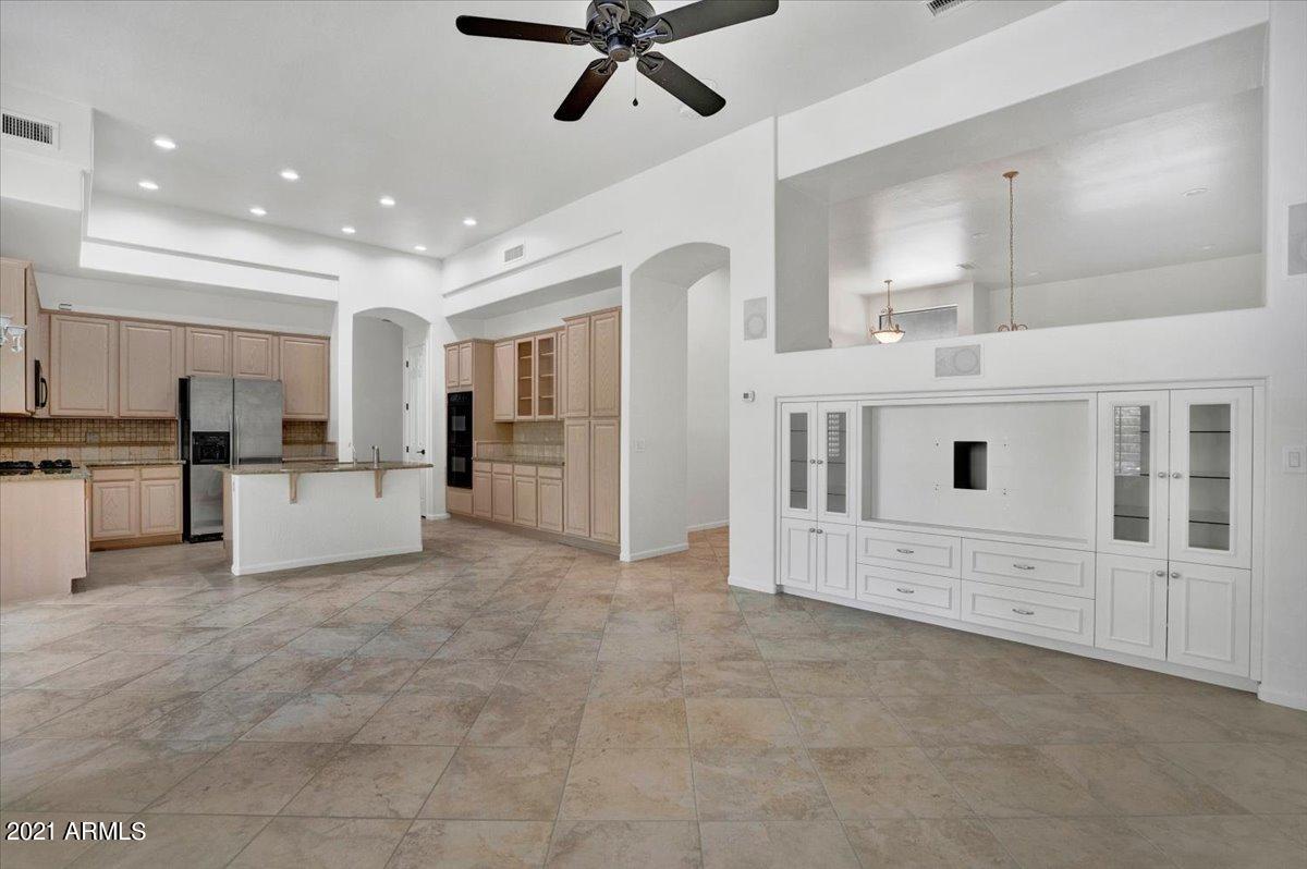 5223 East Hashknife Road Phoenix, AZ 85054 - Photo 7 of 26 07-Family Room
