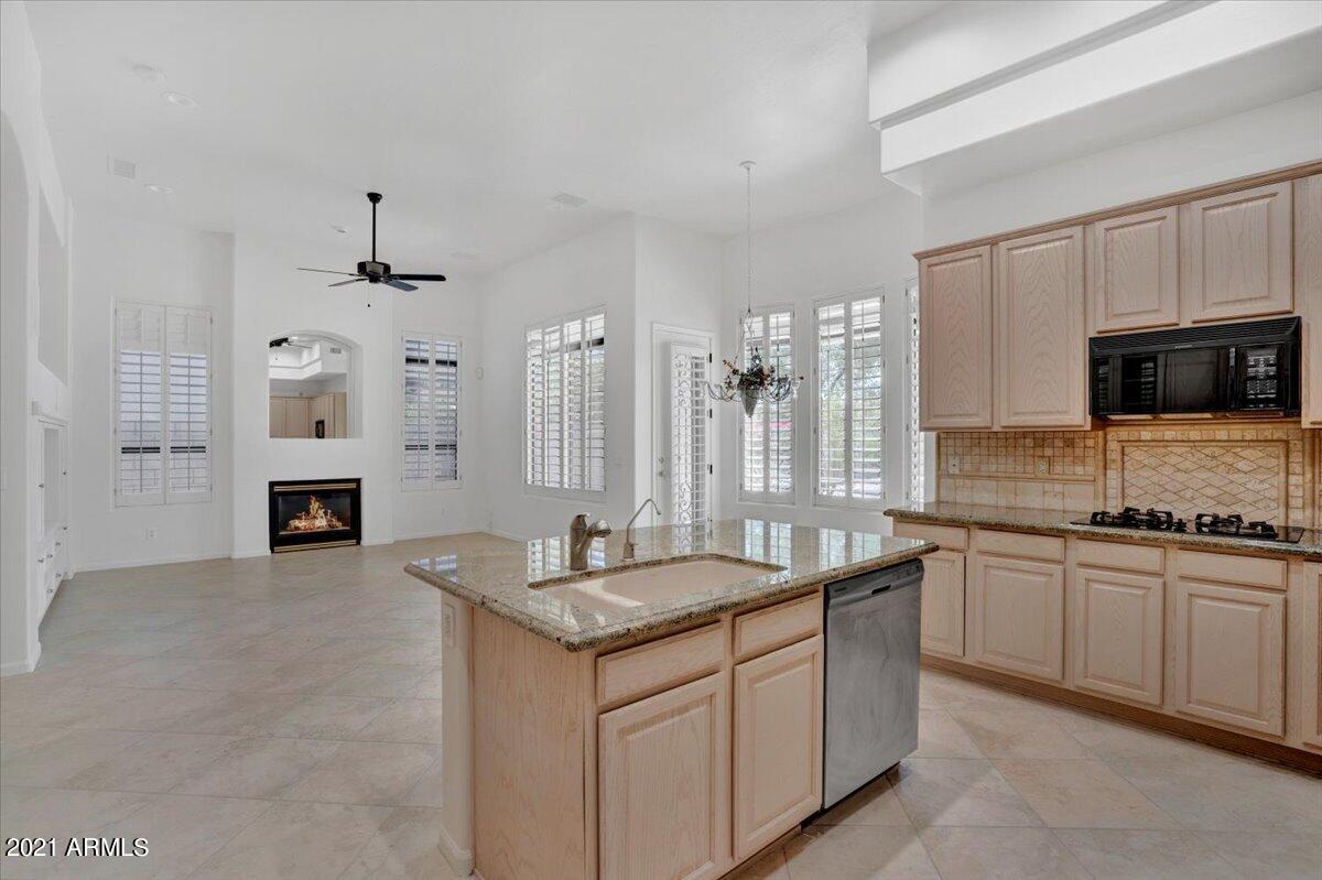 5223 East Hashknife Road Phoenix, AZ 85054 - Photo 8 of 26 08-Kitchen