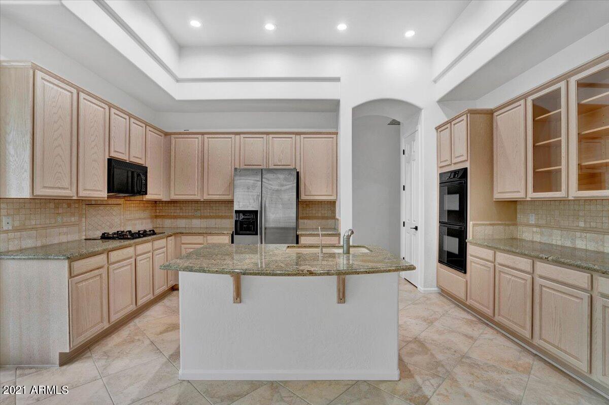 5223 East Hashknife Road Phoenix, AZ 85054 - Photo 9 of 26 09-Kitchen