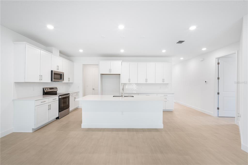 9005 Players Drive Weeki Wachee, FL 34613 - Photo 10 of 48