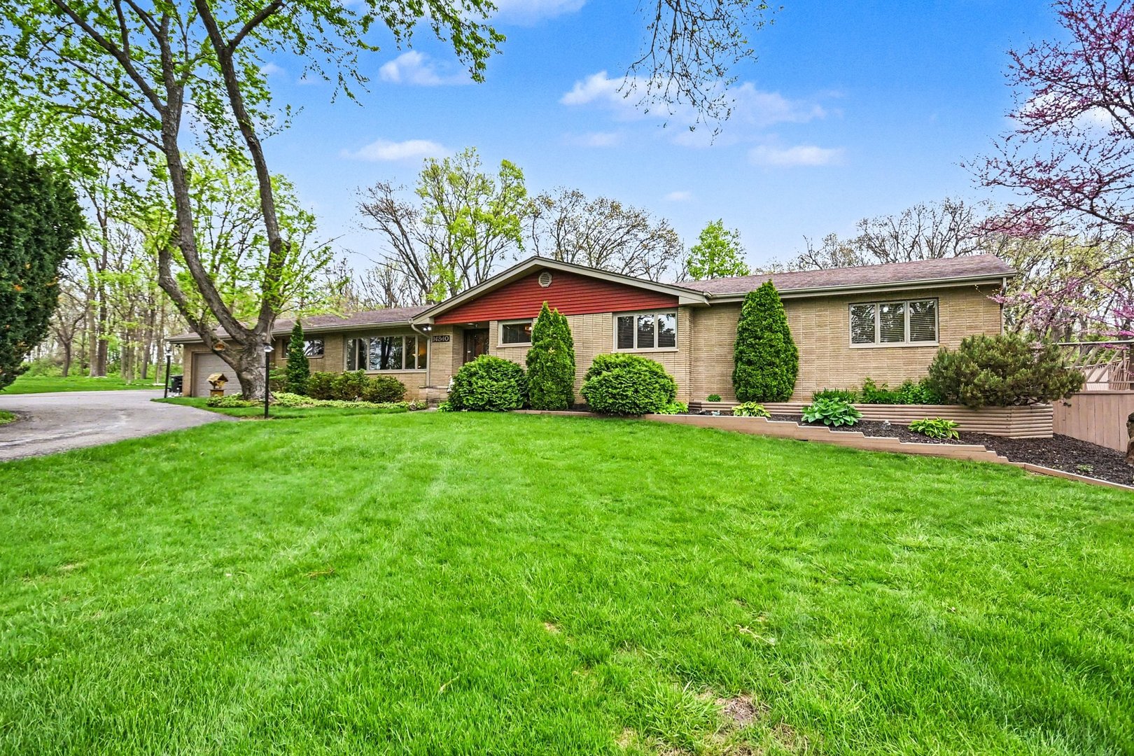 14340 West Bruce Road Homer Glen, IL 60491 - Photo 1 of 38 a view of house in front of a big yard with large trees