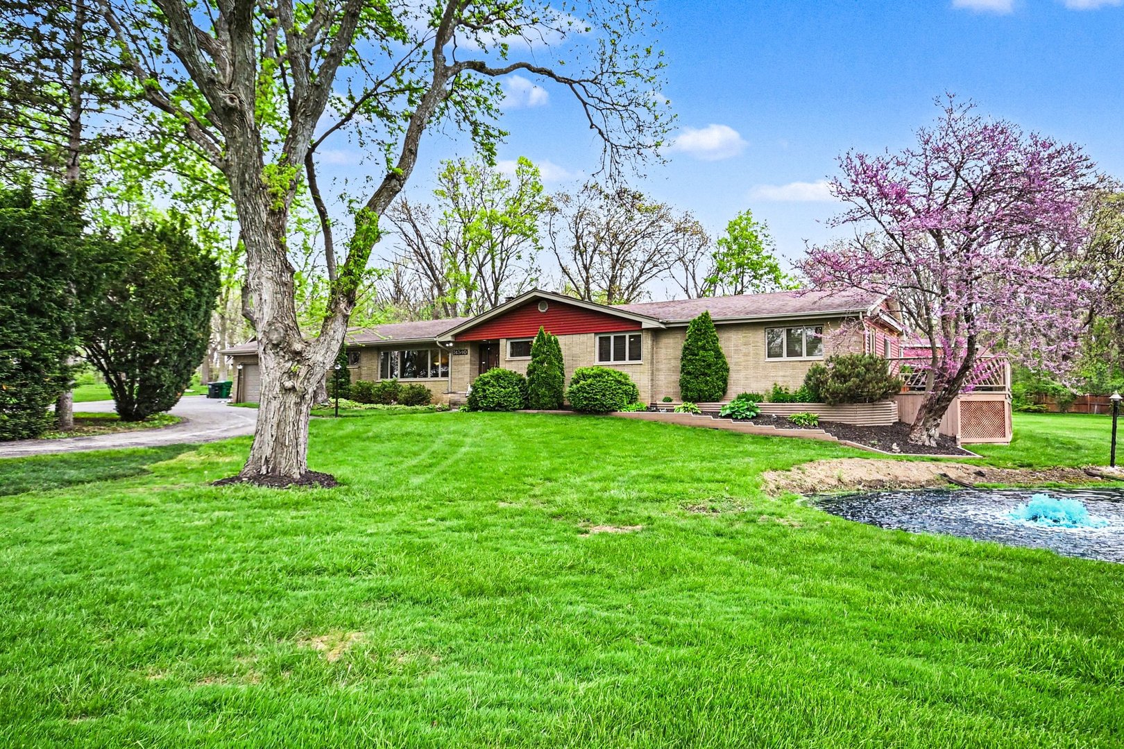 14340 West Bruce Road Homer Glen, IL 60491 - Photo 7 of 38 a front view of a house with garden