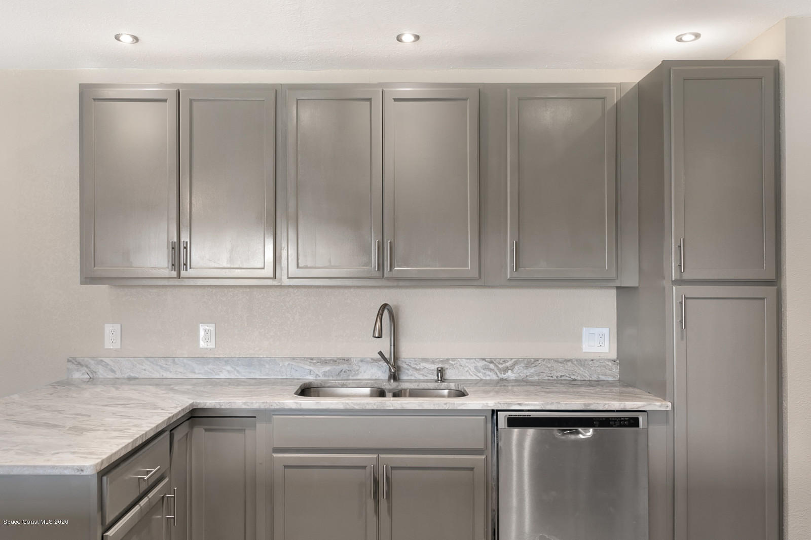 1058 Cromey Road Northeast Palm Bay, FL 32905 - Photo 23 of 29 Kitchen