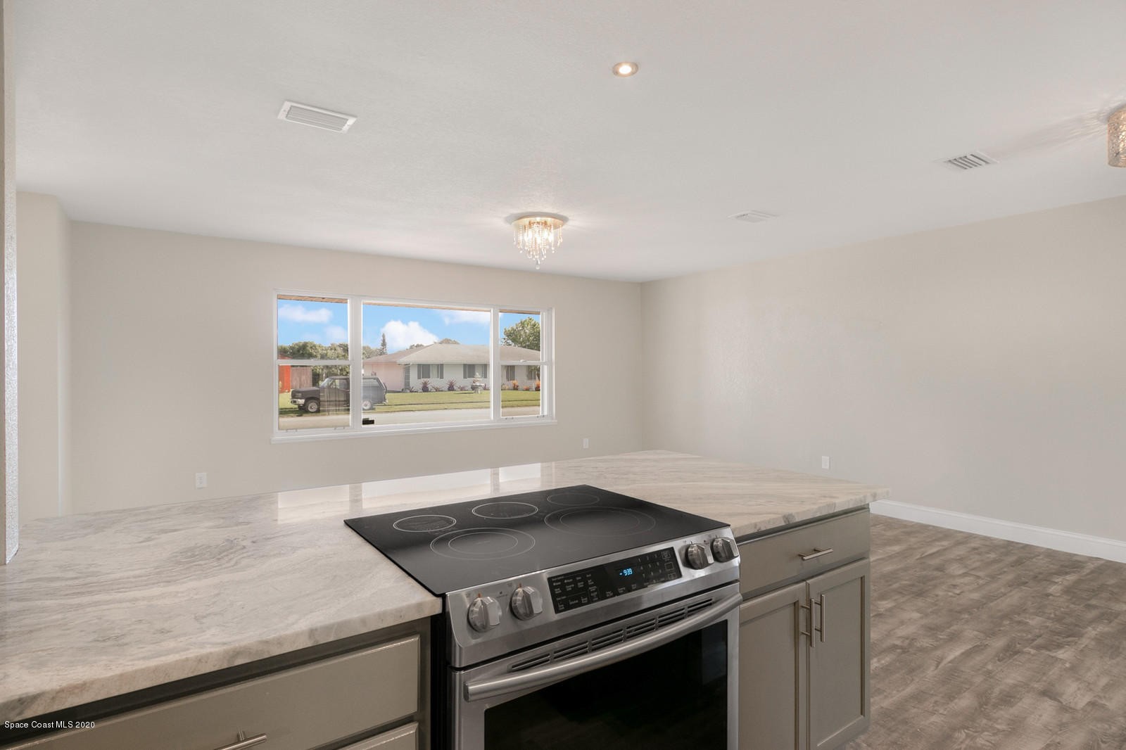 1058 Cromey Road Northeast Palm Bay, FL 32905 - Photo 5 of 29 Kitchen w/Open Floor plan