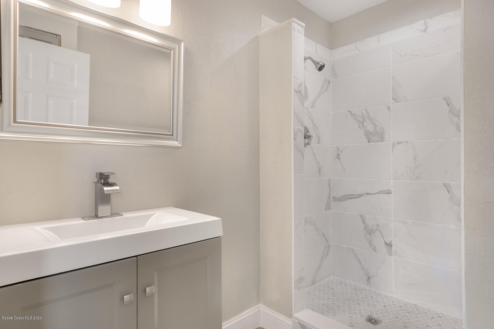1058 Cromey Road Northeast Palm Bay, FL 32905 - Photo 9 of 29 09_1058cromey003_mls