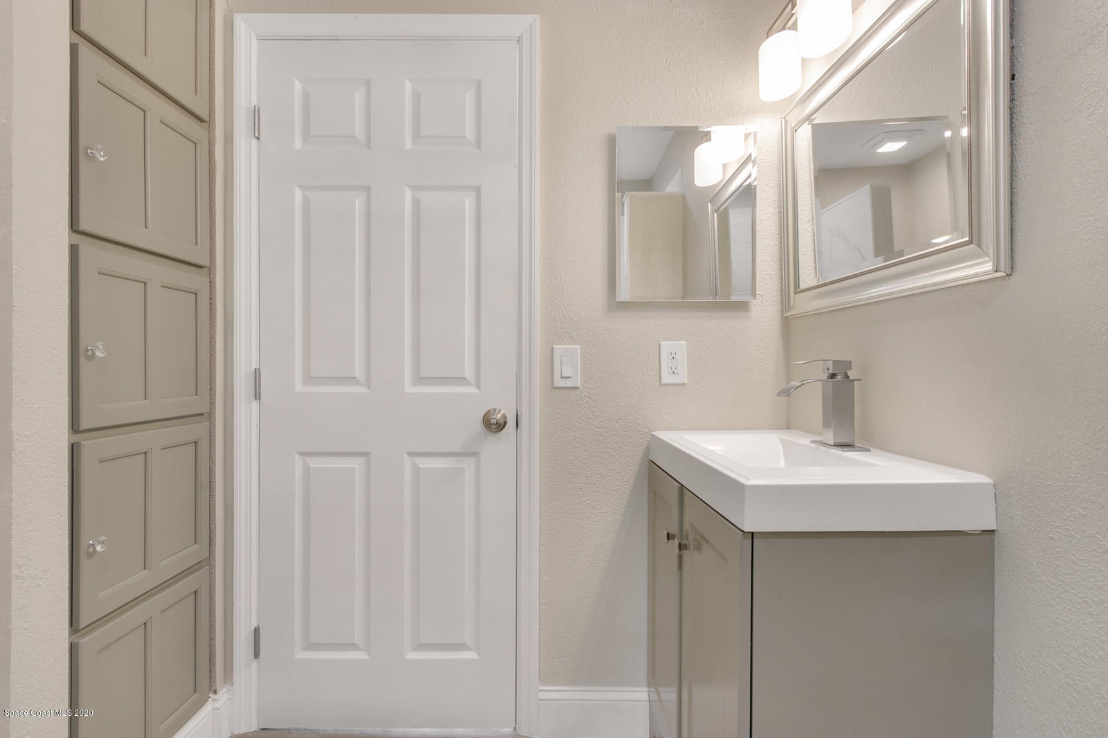 1058 Cromey Road Northeast Palm Bay, FL 32905 - Photo 10 of 29 Guest Bath