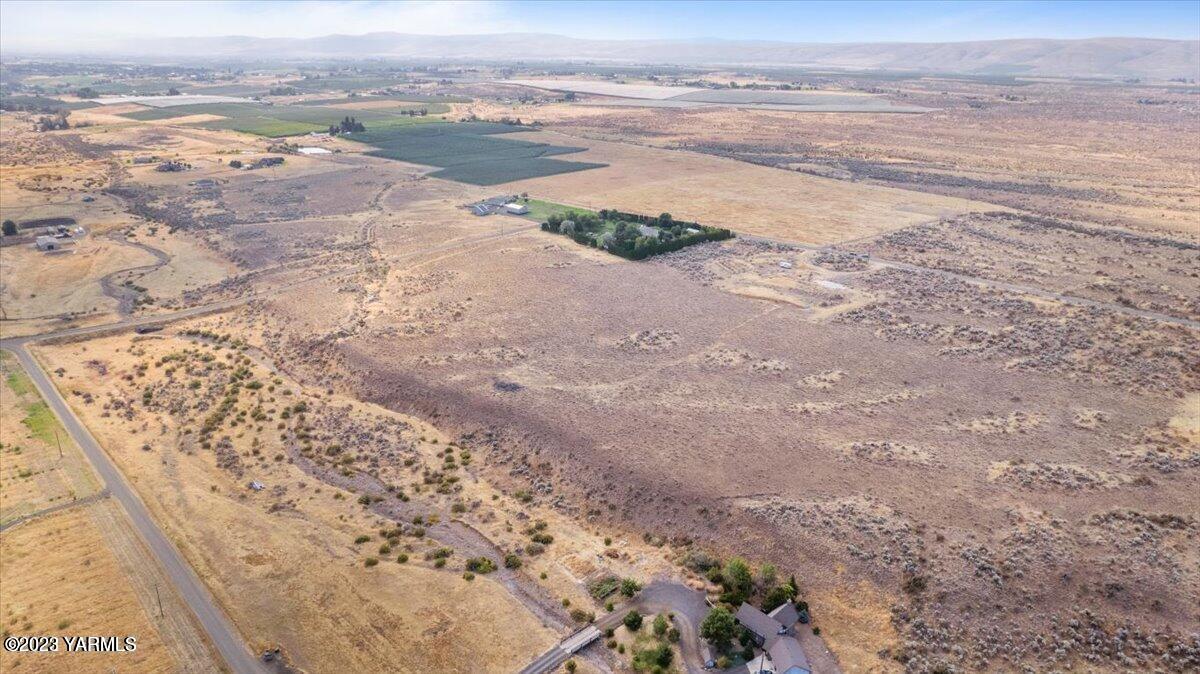 115 Black Hawk Road Yakima, WA 98908 - Photo 4 of 10 a view of an ocean beach