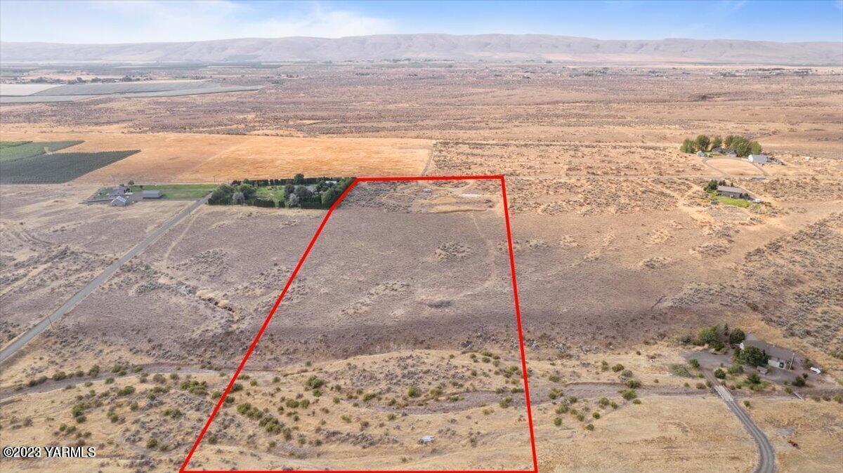 115 Black Hawk Road Yakima, WA 98908 - Photo 7 of 10 a view of an ocean and beach