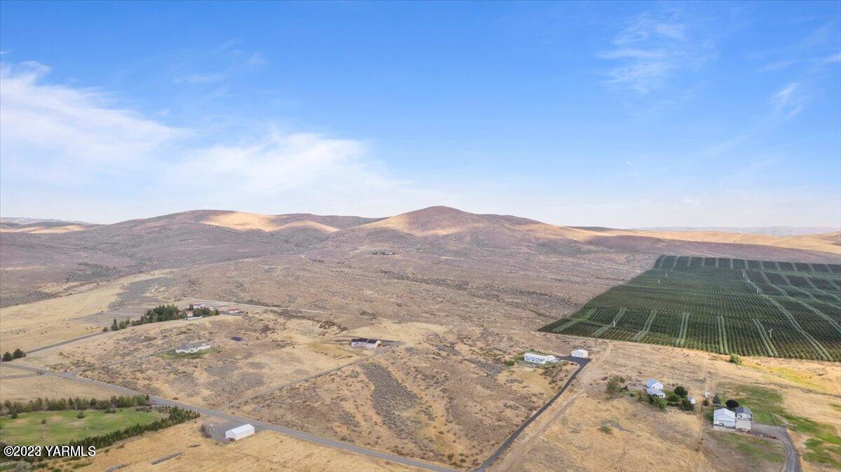 115 Black Hawk Road Yakima, WA 98908 - Photo 9 of 10 a view of a dry yard with mountains in the background
