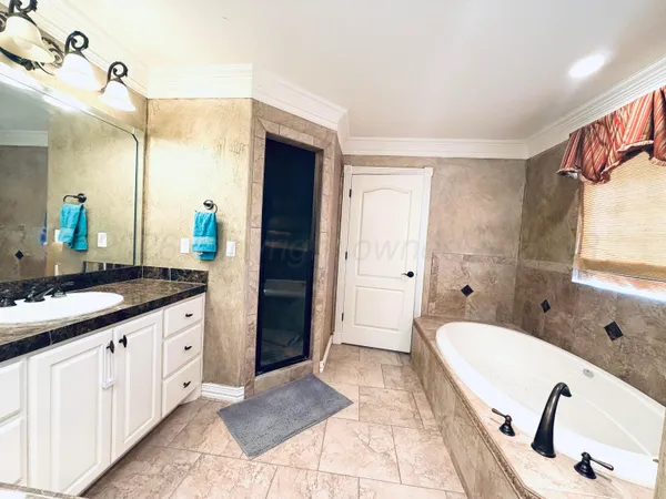 $360,000 | 101 Floyd Avenue, Dumas, TX 79029