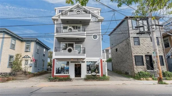 $5,000 | 492 Thames Street, Unit 4, Newport, RI 02840