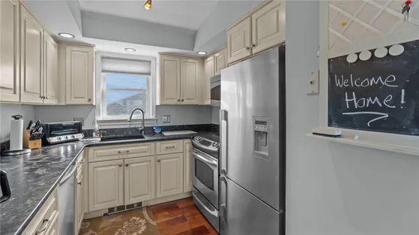 $5,000 | 492 Thames Street, Unit 4, Newport, RI 02840