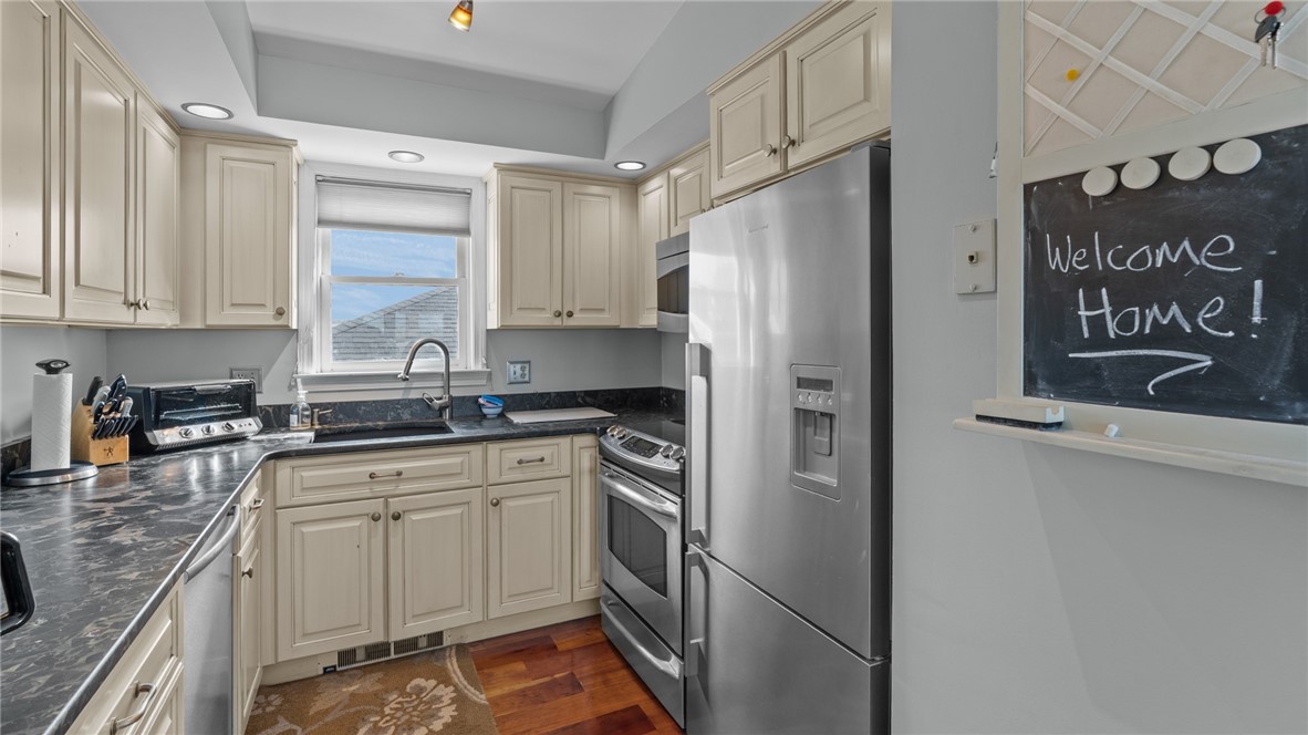 492 Thames Street, Unit 4 Newport, RI 02840 - Photo 12 of 26