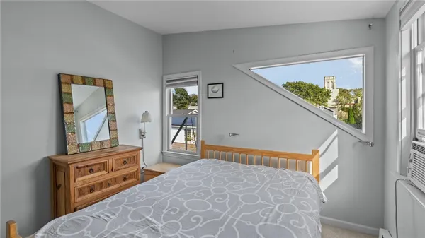 $5,000 | 492 Thames Street, Unit 4, Newport, RI 02840