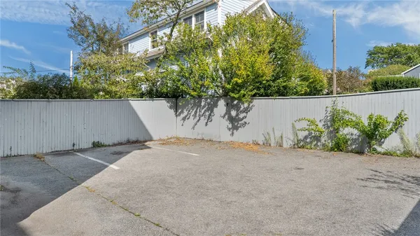 $5,000 | 492 Thames Street, Unit 4, Newport, RI 02840