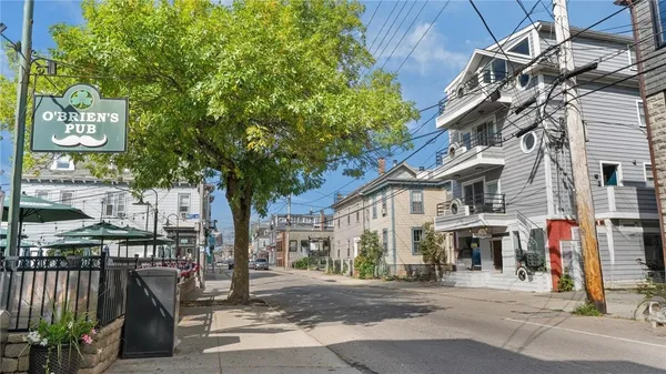 $5,000 | 492 Thames Street, Unit 4, Newport, RI 02840