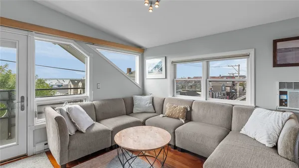 $5,000 | 492 Thames Street, Unit 4, Newport, RI 02840