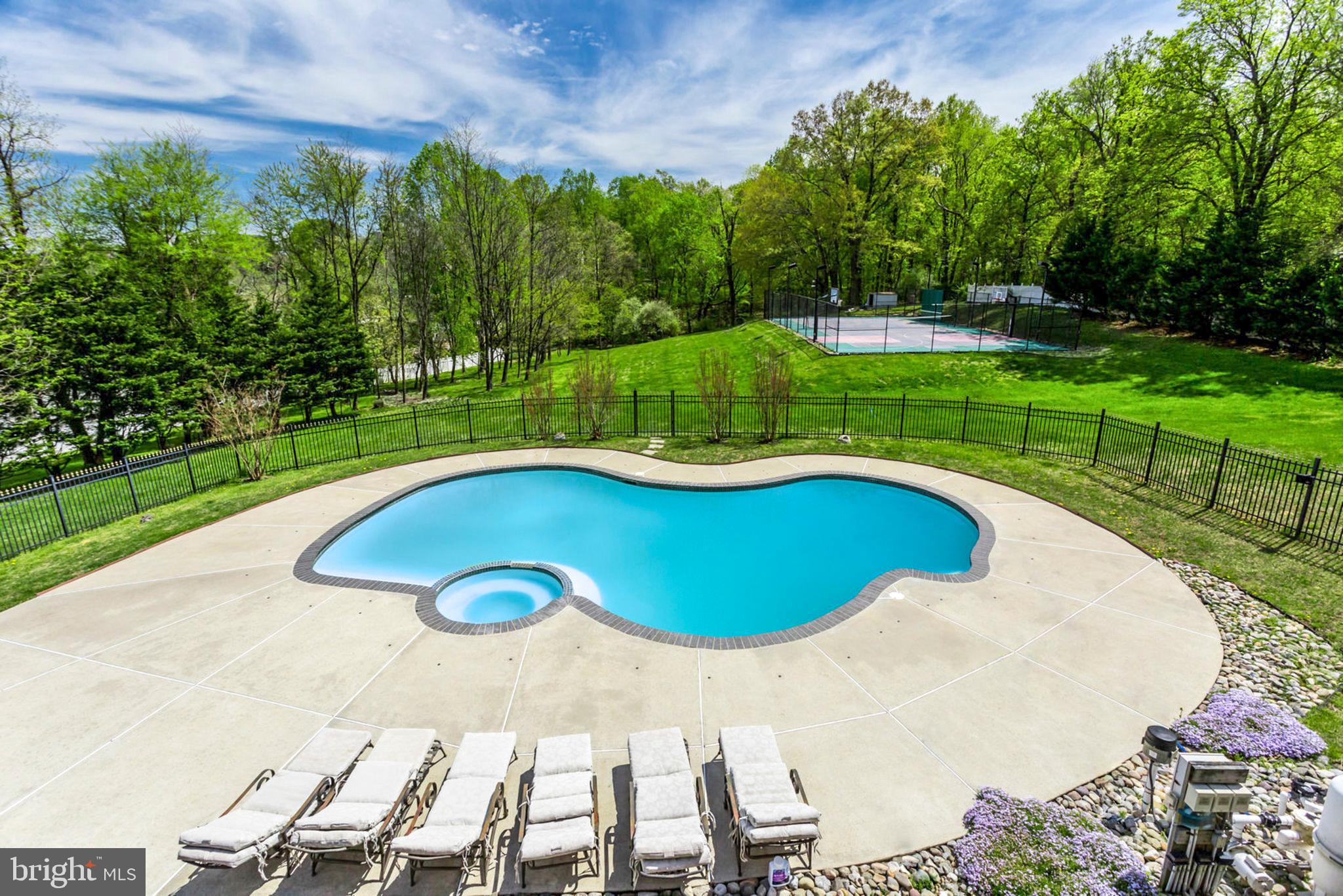 12821 Travilah Road Potomac, MD 20854 - Photo 3 of 59 Gallery Image 3