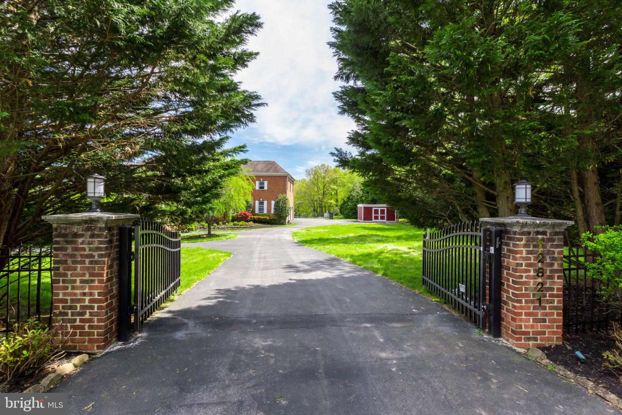 12821 Travilah Road Potomac, MD 20854 - Photo 59 of 59 Private gated entrance