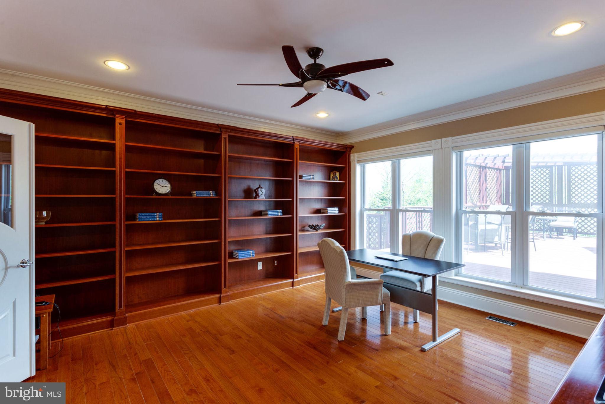12821 Travilah Road Potomac, MD 20854 - Photo 10 of 59 Large Home Office