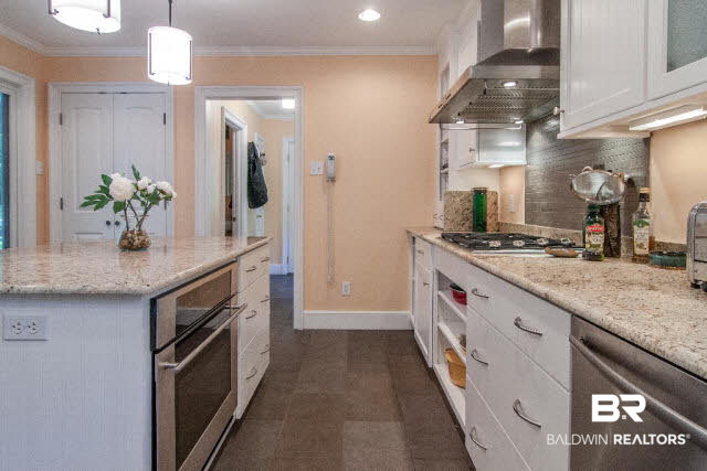 133 McGregor Avenue Mobile, AL 36608 - Photo 15 of 38 SS Appliances