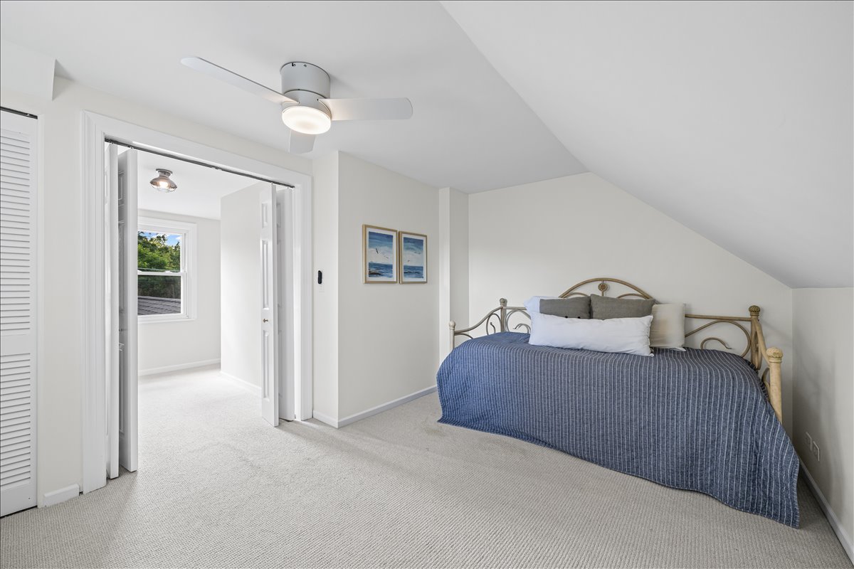 2329 Illinois Road Northbrook, IL 60062 - Photo 16 of 23