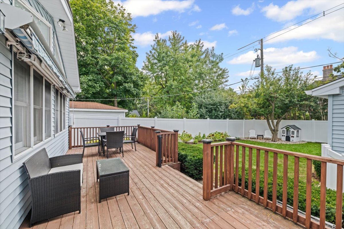 2329 Illinois Road Northbrook, IL 60062 - Photo 18 of 23