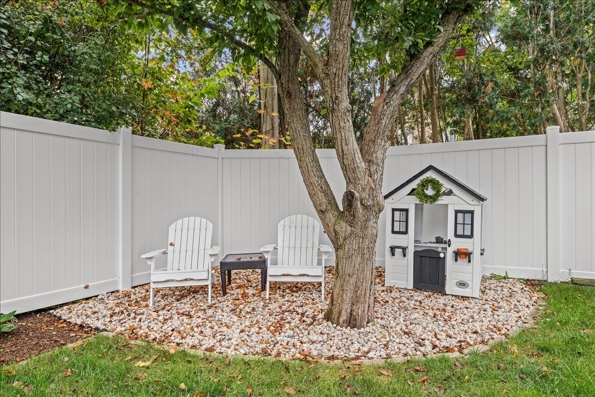 2329 Illinois Road Northbrook, IL 60062 - Photo 19 of 23
