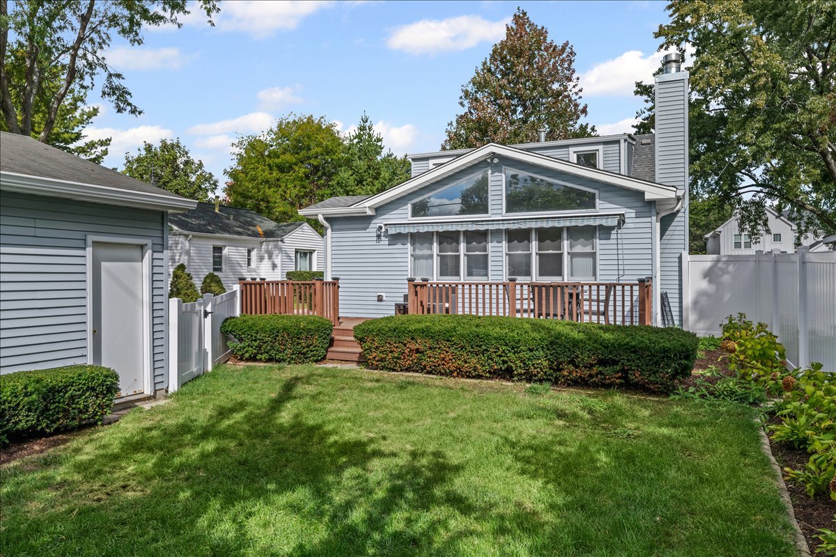 2329 Illinois Road Northbrook, IL 60062 - Photo 20 of 23