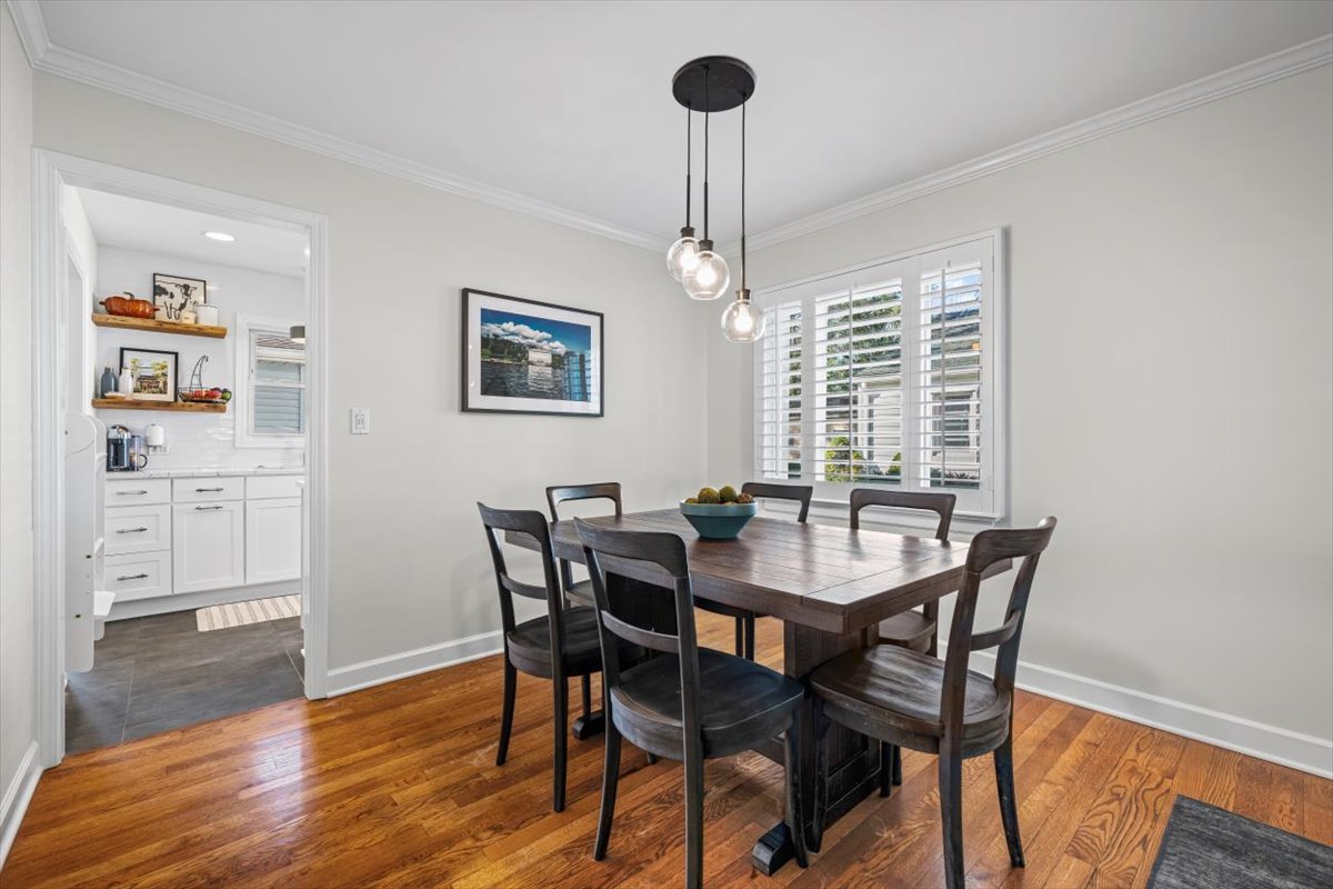 2329 Illinois Road Northbrook, IL 60062 - Photo 4 of 23