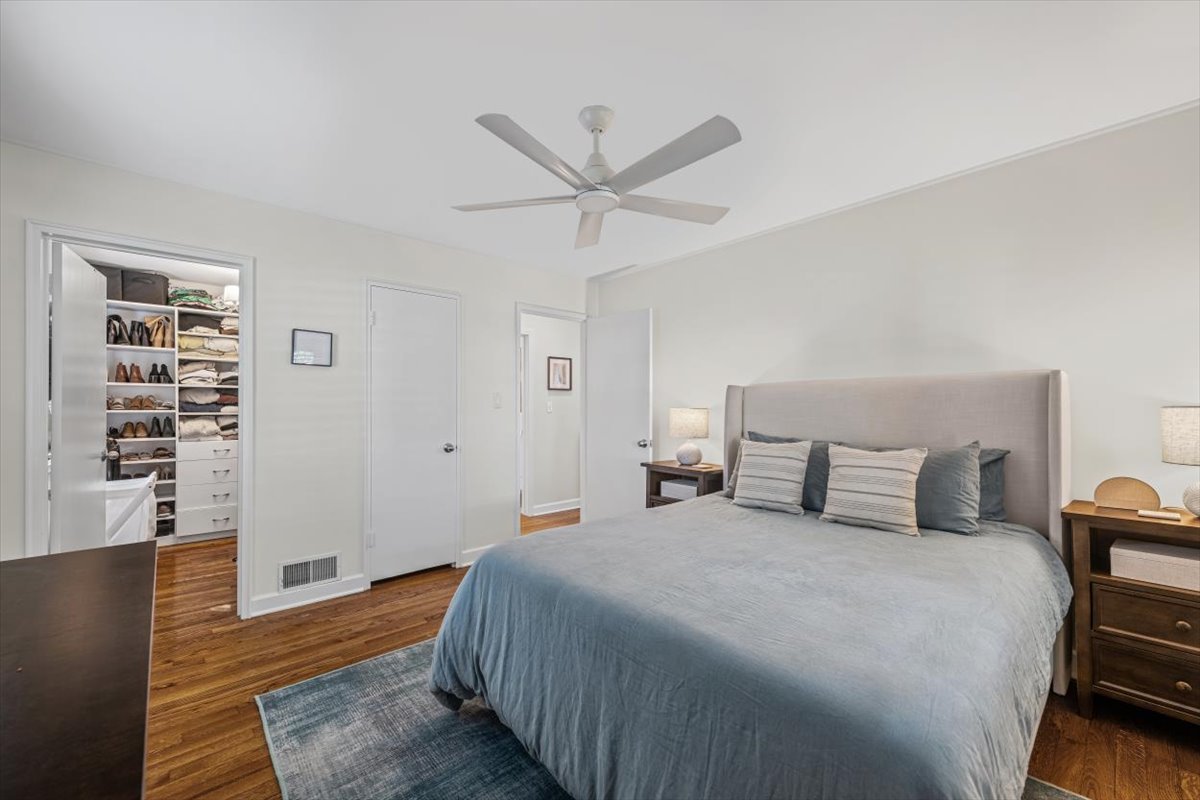 2329 Illinois Road Northbrook, IL 60062 - Photo 7 of 23