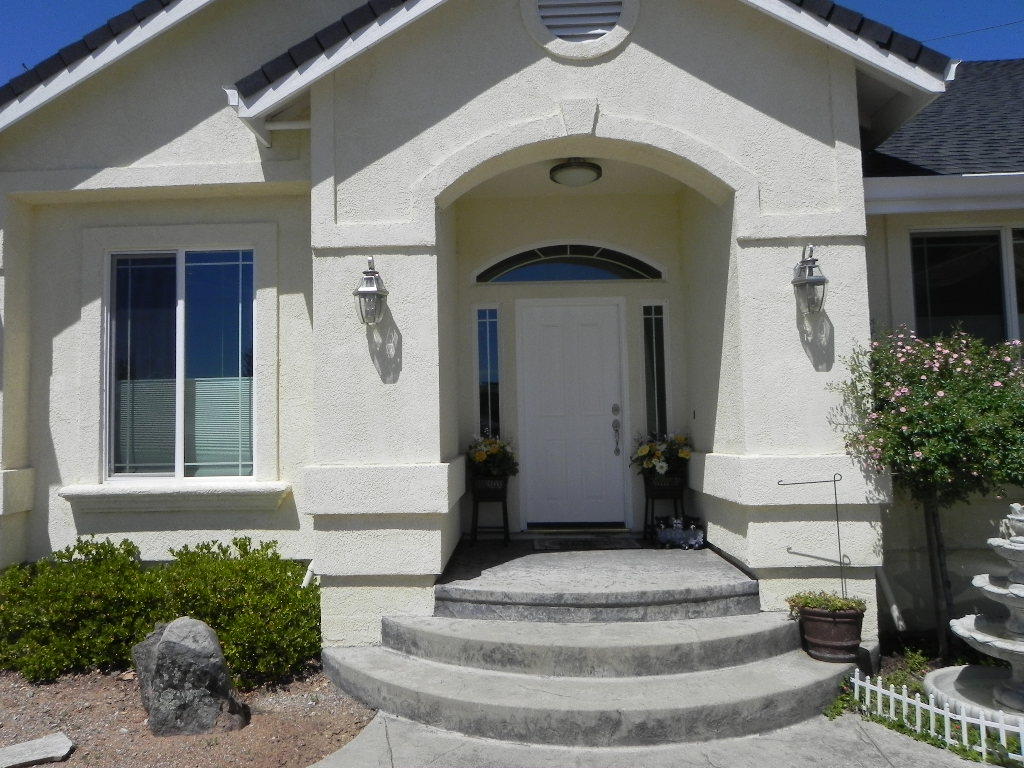 951 River Bend Road Redding, CA 96003 - Photo 3 of 21 ENTRY